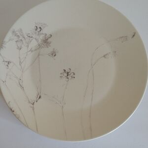 Calvin Klein Thistle Dinner Plates Set Of 4     10.75 Inches